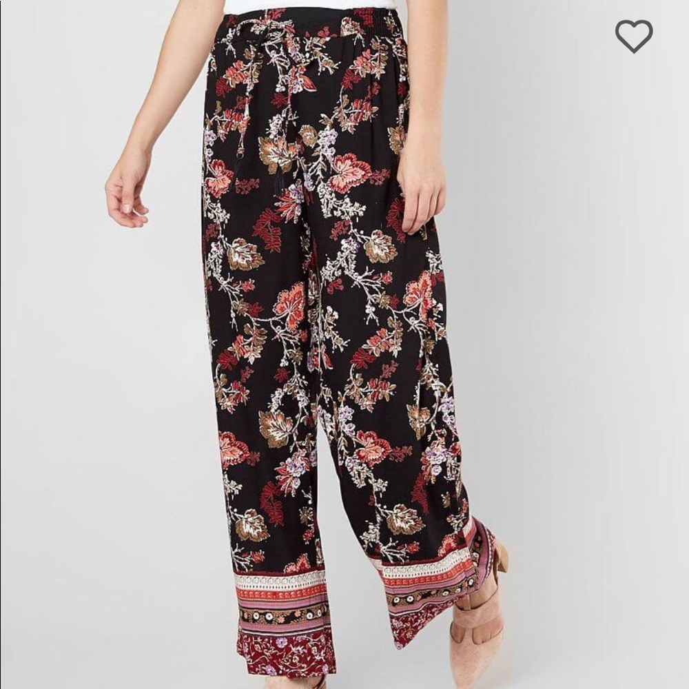 NWT. Women’s floral wide leg pants.